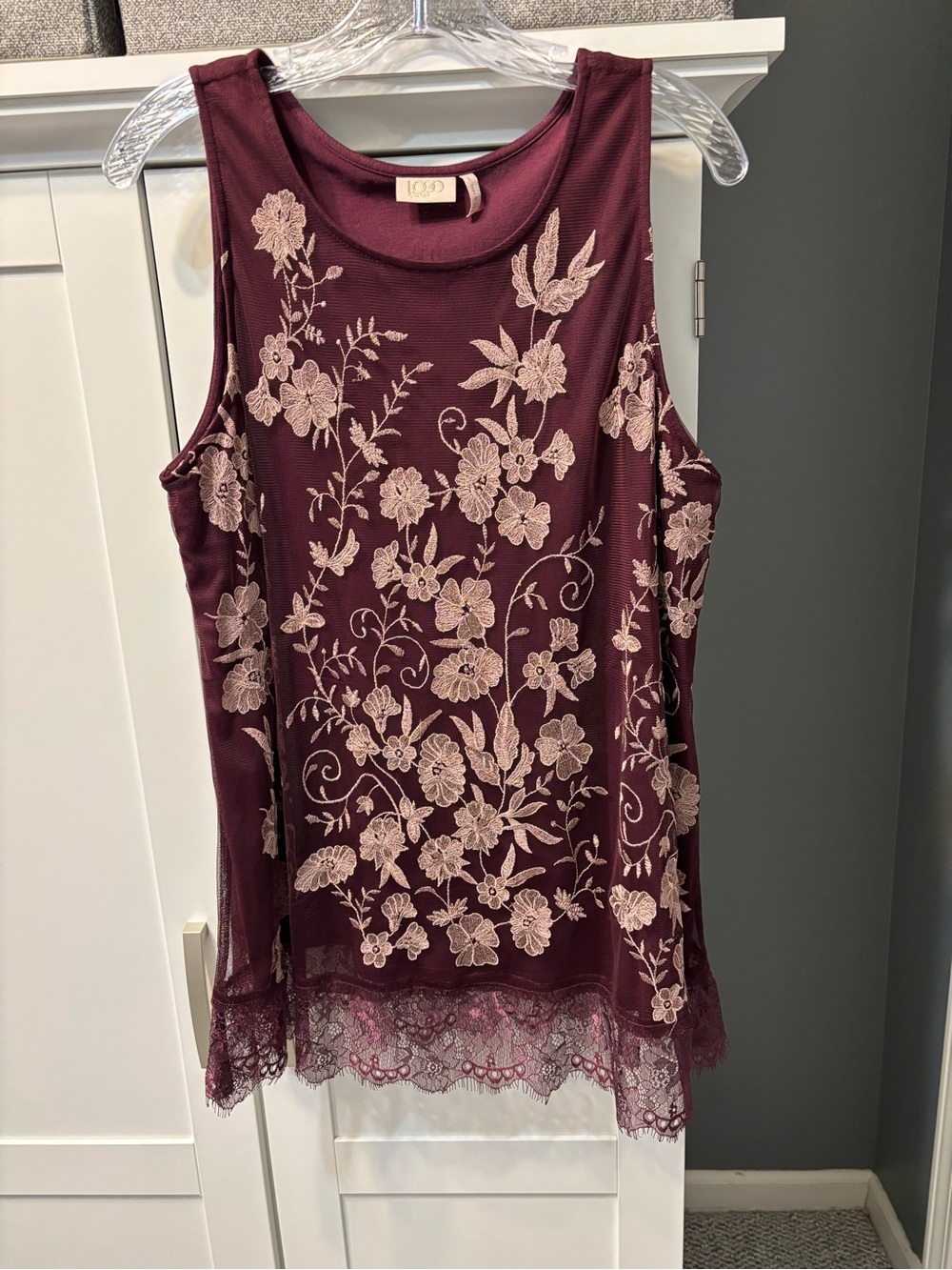 LOGO Lavish Lori Goldstein Burgundy with Gold Embroidered Lace Trim Tank Top L